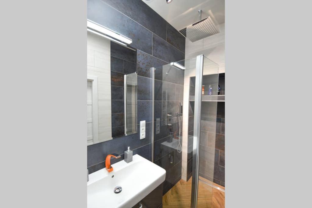 Brandly New Apartment Andel Prag Exterior foto